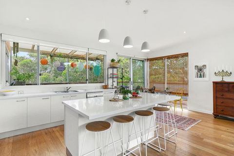 Bristlebird - Beach 650m, Pets, Fireplace, Linen, 4 Bdrm, WiFi - Accommodation Great Ocean Road 1