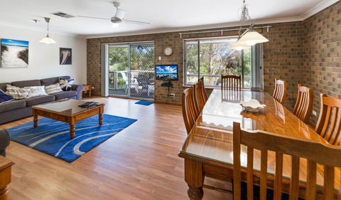 Broadbeach Retreat - 32 Broadbeach Drive - Accommodation Great Ocean Road 3