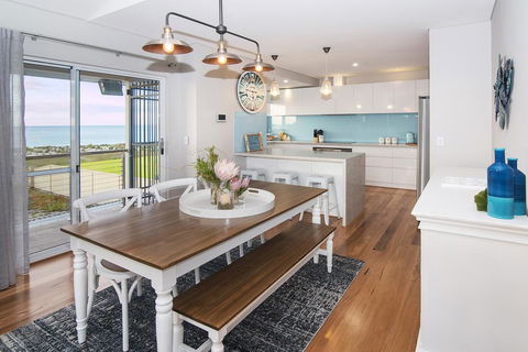 Busselton Beach House - Accommodation Great Ocean Road 3
