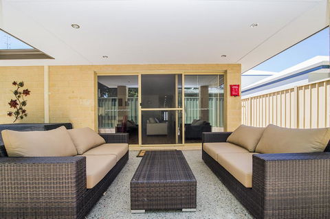Busselton Holiday Home - Accommodation Great Ocean Road 1