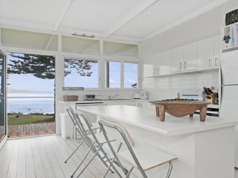 By The Sea - SPECIAL OFFER 3 FOR 2 - Accommodation Great Ocean Road 1
