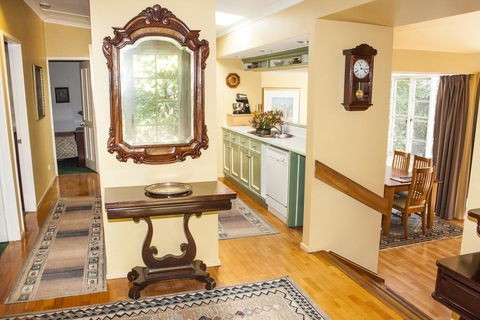 Bygone Beautys Cottages - Bronte Cottage - Accommodation Great Ocean Road 2