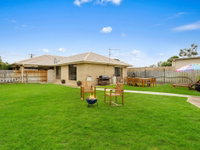 CAPEL Family Home large yard close to beach