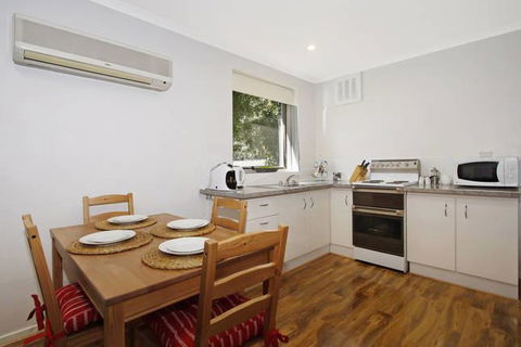 Cedar 6 - Fully Renovated Apartment - Accommodation Great Ocean Road 1