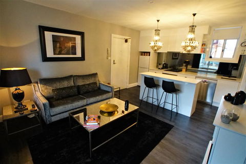 City Life Apartment-full Kitchen & Separate Bedroom - Accommodation Great Ocean Road 1