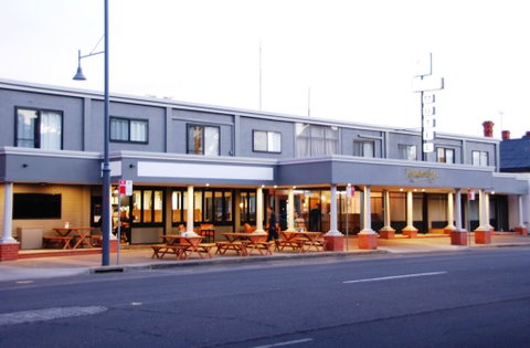 Commodore Motor Inn - Accommodation Great Ocean Road 0