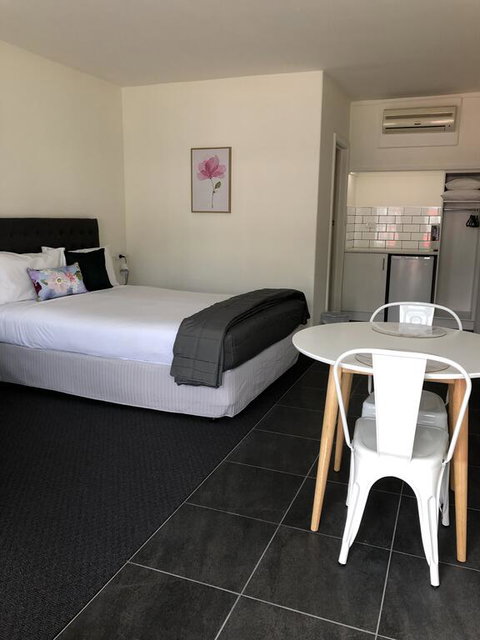 Commodore Motor Inn - Accommodation Great Ocean Road 3