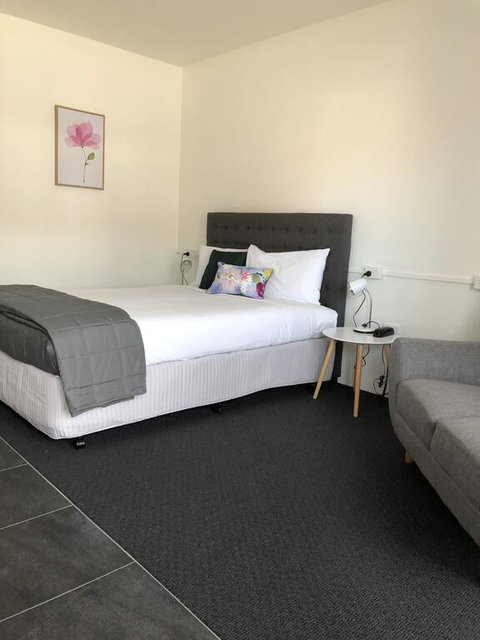 Commodore Motor Inn - Accommodation Great Ocean Road 2