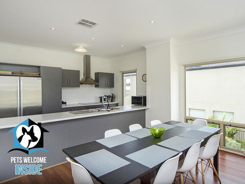 Contemporary Golf Course Frontage 3BR - Accommodation Great Ocean Road 2