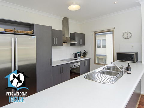 Contemporary Golf Course Frontage 3BR - Accommodation Great Ocean Road 3