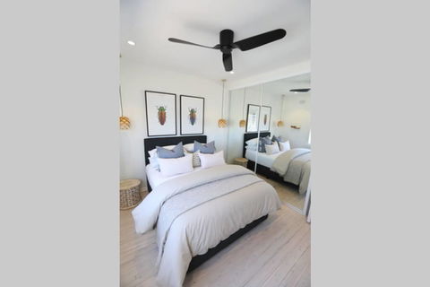 D'Luxe Designer Den Bondi-Ocean View Apartment - Accommodation Great Ocean Road 2