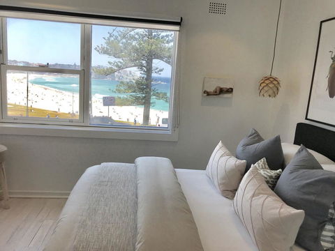 D'Luxe Designer Den Bondi-Ocean View Apartment - Accommodation Great Ocean Road 0