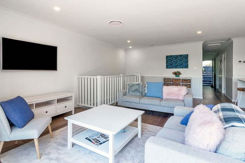 DESIGNER HOLIDAY BEACH PAD // 4 BED // COPA - Accommodation Great Ocean Road 2