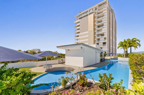 Direct Hotels - Dalgety Apartments - Accommodation Great Ocean Road 0
