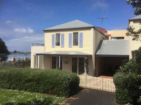 Dockside Waterfront Indulgence - Accommodation Great Ocean Road 1