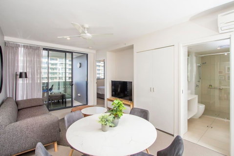 Elite Elegance 2BR@Hamilton APT With Parking - Accommodation Great Ocean Road 2