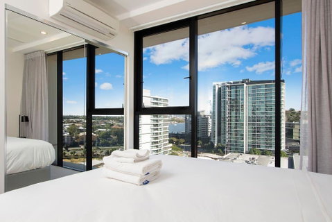 Elite Elegance 2BR@Hamilton APT With Parking - Accommodation Great Ocean Road 3