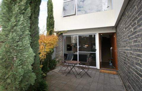 EROS City Fringe - Wifi, Wine, Netflix, Pets OK And Park Views! - Accommodation Great Ocean Road 3