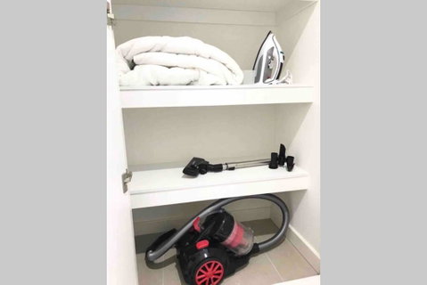 ESQ Astonishing 3BD Apartment 1 Min From Train Station - Accommodation Great Ocean Road 3