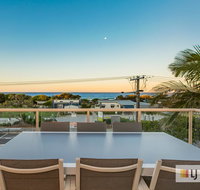EXCLUSIVE OCEAN VIEW PENTHOUSE ON MARINE PARADE - Accommodation Great Ocean Road