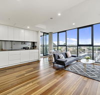 Executive City-centre Apartment with Parking - Accommodation Great Ocean Road