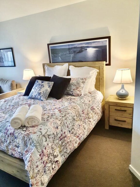FAMILY ISLAND GETAWAY - BEACHFRONT APARTMENT - Accommodation Great Ocean Road 3
