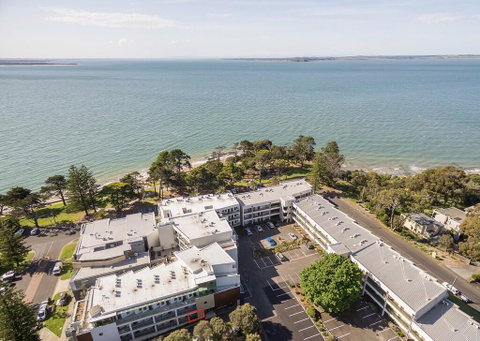 FAMILY ISLAND GETAWAY - BEACHFRONT APARTMENT - Accommodation Great Ocean Road 0