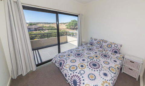 Front 9 Then Dine - 3/61 St Andrews Boulevard - Accommodation Great Ocean Road 1