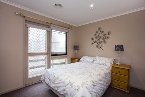 Geelong Holiday Home - Accommodation Great Ocean Road 3
