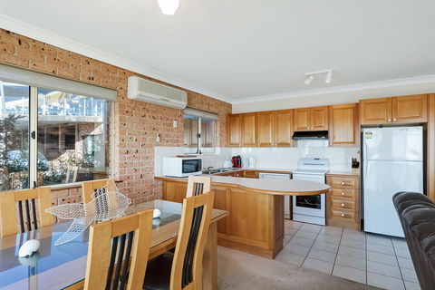 Grand Pacific 2 Unit 2 - Accommodation Great Ocean Road 1