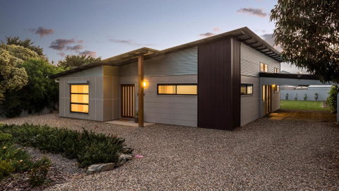 Great Ness Beachhouse - WiFi - Pet-Friendly - Accommodation Great Ocean Road 0