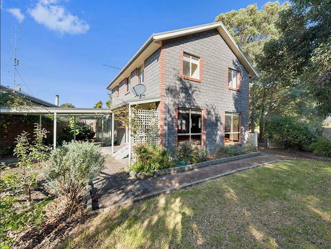 GUMS & ROSES - Family Home In The Heart Of Town. - Accommodation Great Ocean Road 1
