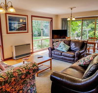 GUMS  ROSES - Family home in the heart of town. - Accommodation Great Ocean Road
