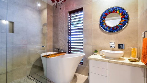 Heliconia 10 Newly Renovated Centrally Located House Hamilton Island - Accommodation Great Ocean Road 2