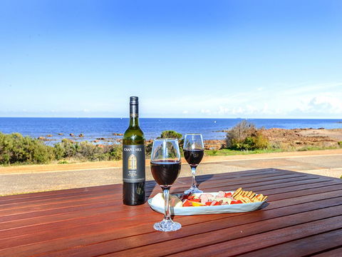 High Tide - Wallaroo Beachfront Property - Pet-Friendly - Accommodation Great Ocean Road 0