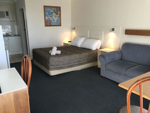 Holiday Lodge Motor Inn - Accommodation Great Ocean Road 1