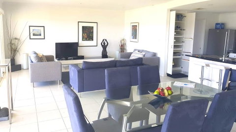 Island Waterfront Getaway - WiFi - Accommodation Great Ocean Road 1