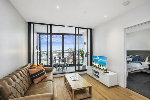KOZYGURU FORTITUDE VALLEY 2 BED DESIGNER APT + FREE PARKING QFV179-803 - Accommodation Great Ocean Road 0