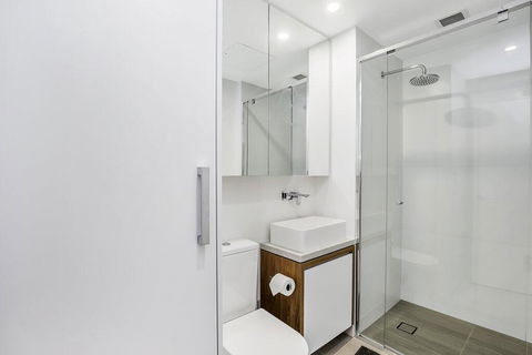 KOZYGURU FORTITUDE VALLEY 2 BED DESIGNER APT + FREE PARKING QFV179-803 - Accommodation Great Ocean Road 1