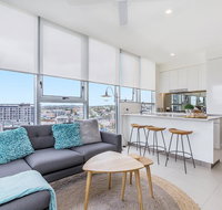 KOZYGURU NEWSTEAD DESIGNER 2 BED APT FREE PARKING POOL  GYM QNE088 - Accommodation Great Ocean Road
