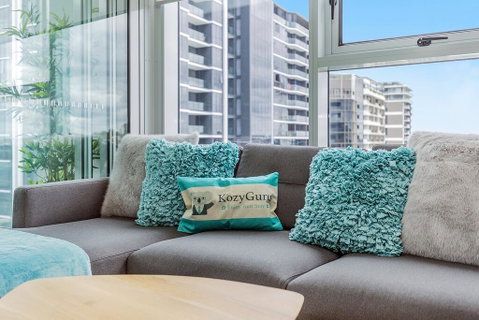 KOZYGURU NEWSTEAD DESIGNER 2 BED APT FREE PARKING POOL + GYM QNE088 - Accommodation Great Ocean Road 2