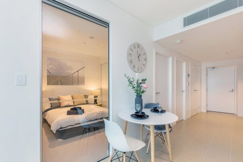 KOZYGURU SKYTOWER BRISBANE CBD 2 BED APT QBN222-1815 - Accommodation Great Ocean Road 1