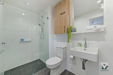KOZYGURU WOLLI CREEK KOZY 1 BED APT SYDNEY AIRPORT & SYDNEY CBD NWC020 - Accommodation Great Ocean Road 2