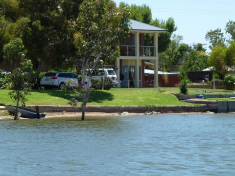 Lake Boga Waterfront Holiday House - Accommodation Great Ocean Road 0