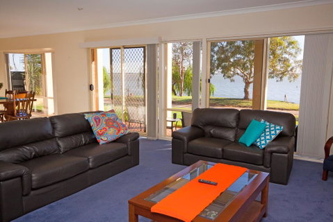 Lake Boga Waterfront Holiday House - Accommodation Great Ocean Road 2