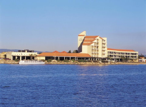 Lakes Hotel - Accommodation Great Ocean Road 0