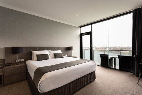 Lakes Hotel - Accommodation Great Ocean Road 2