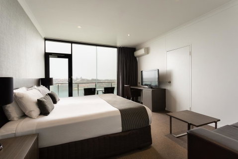 Lakes Hotel - Accommodation Great Ocean Road 3