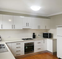 Large 5-Bedroom House with Wifi  Netflix Close to Taronga Western Plains Zoo - Accommodation Great Ocean Road