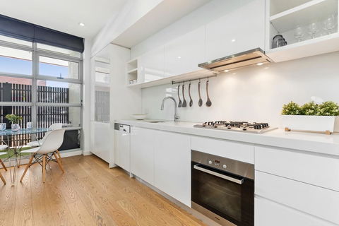 Light-Filled Beachside Apartment In Trendy Area - Accommodation Great Ocean Road 2